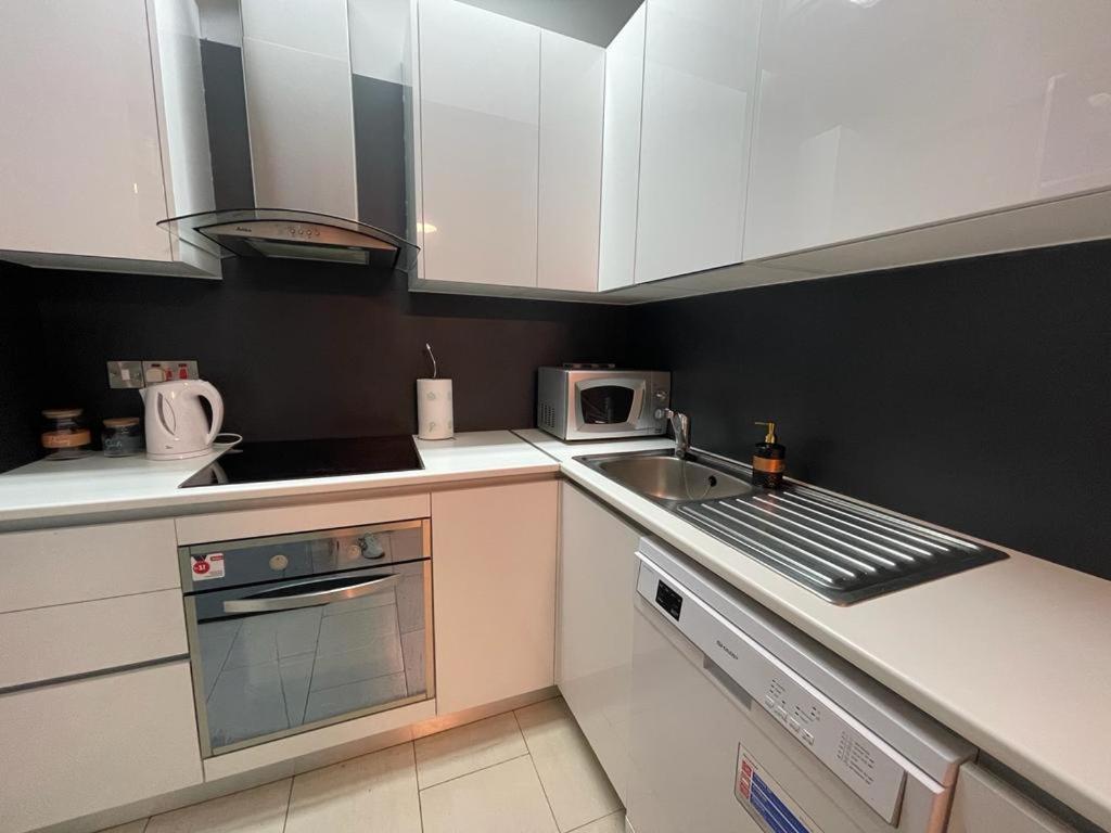 Amazing 2-Bedroom Apartment With Pool!! Limassol Bagian luar foto