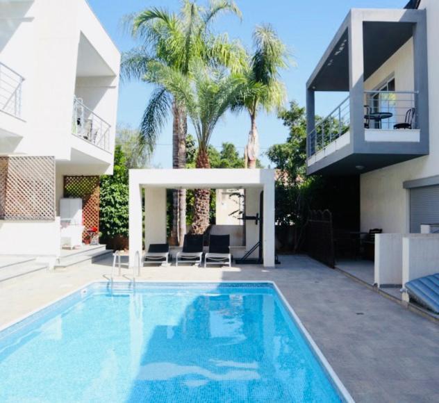 Amazing 2-Bedroom Apartment With Pool!! Limassol Bagian luar foto