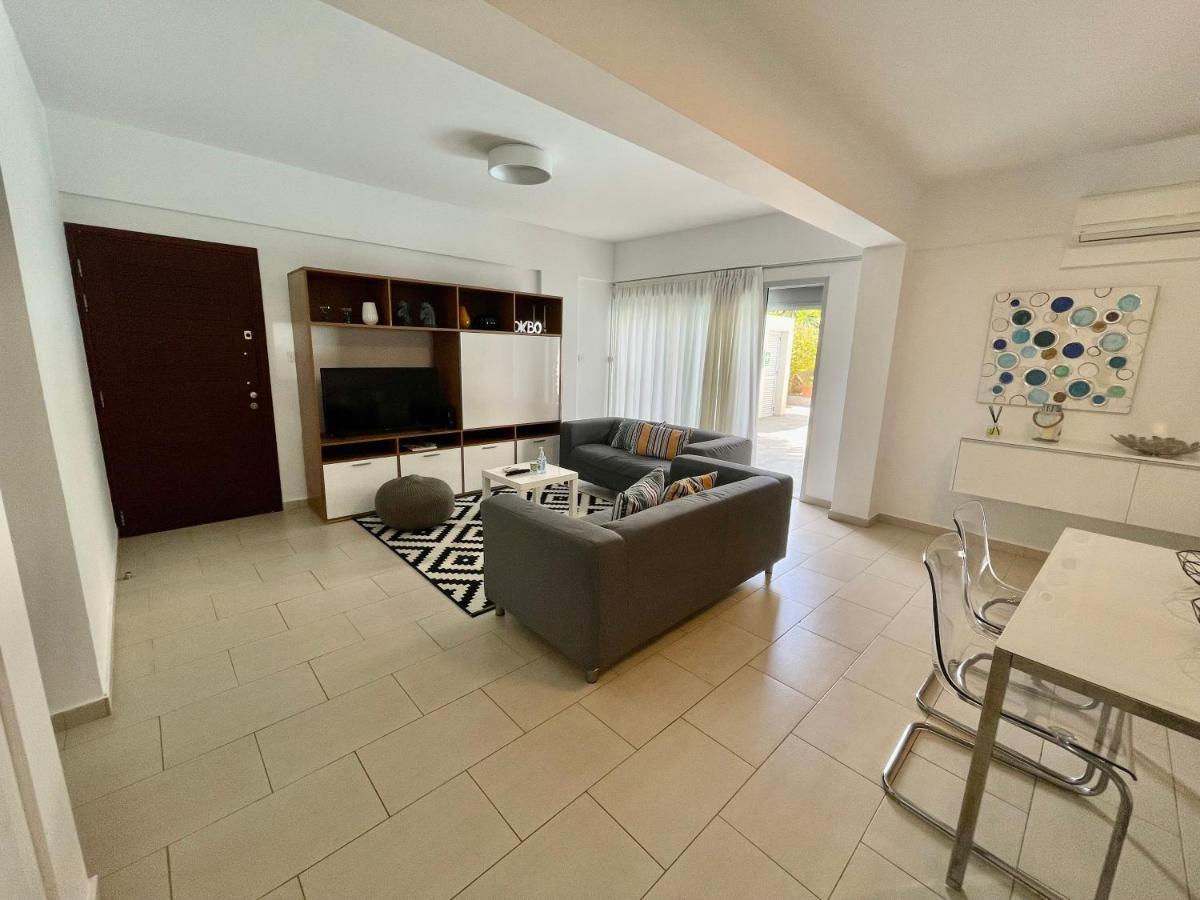 Amazing 2-Bedroom Apartment With Pool!! Limassol Bagian luar foto